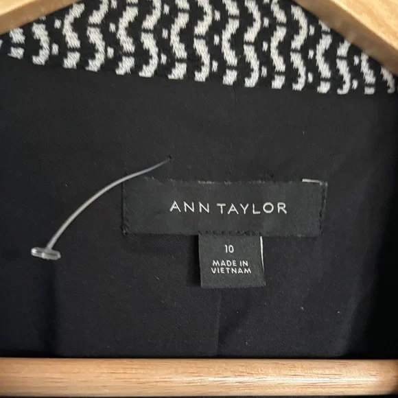 Ann Taylor Newbury Women's Blazer Women's in Geo Black & White US Size 10 - Picture 3 of 11